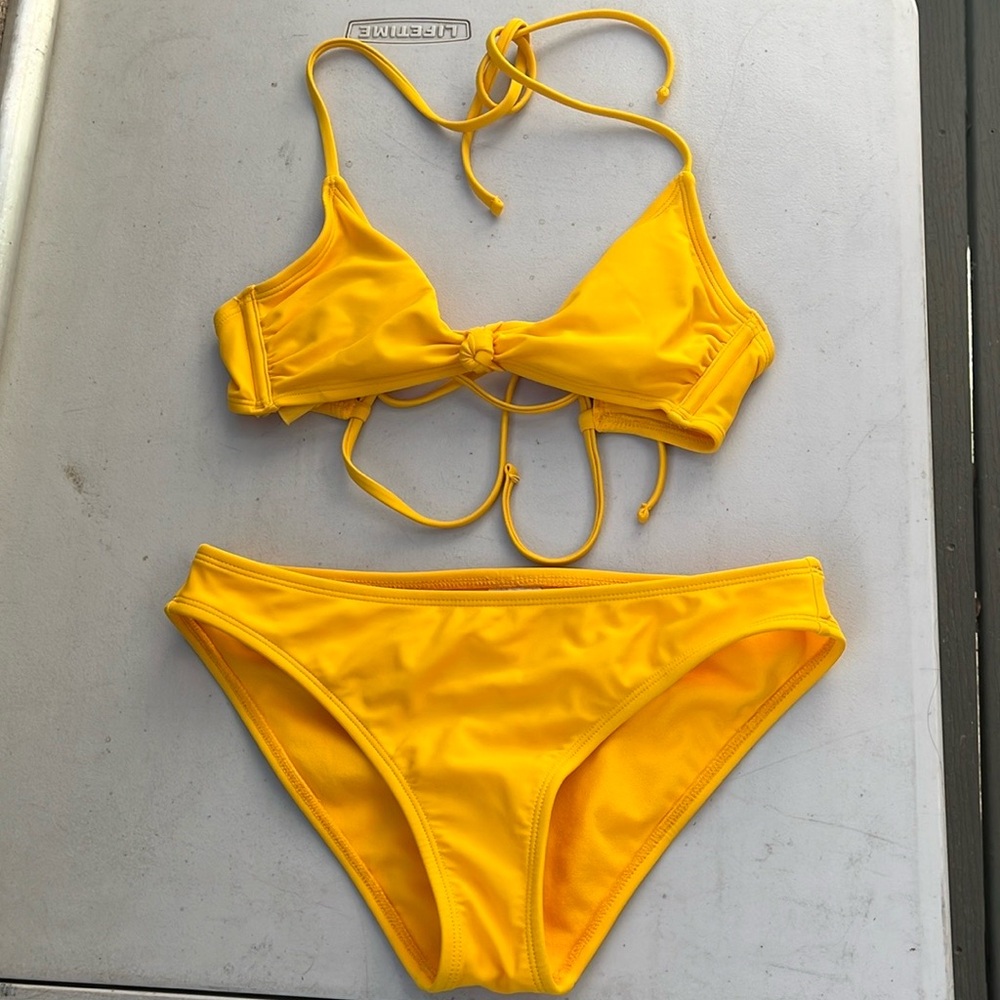 NWT • Xhilaration Knot Front Barlette Yellow/Orange Bikini 👙• Small in Size